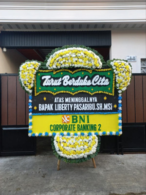 Papan Bunga Duka di Giring